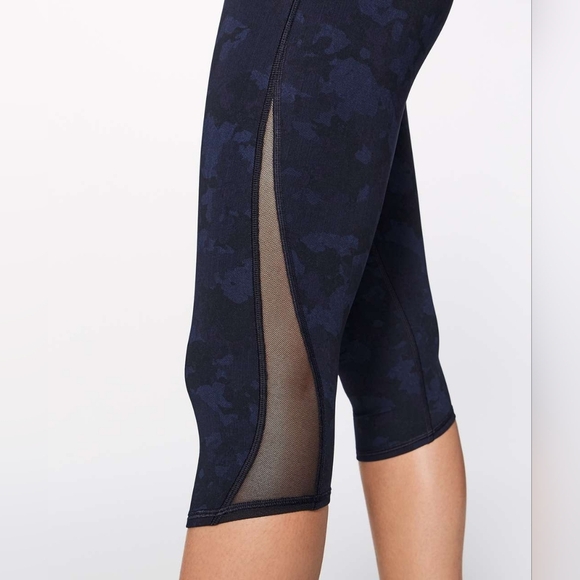 Lululemon Train Times Crop (17") Size 2 Camouflaged Midnight Navy Black / Black - Picture 4 of 16